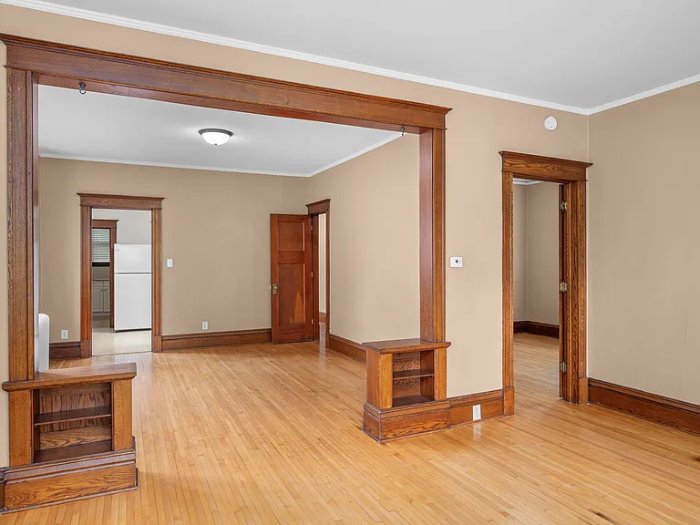 526 Reeves Dr — Photo 6