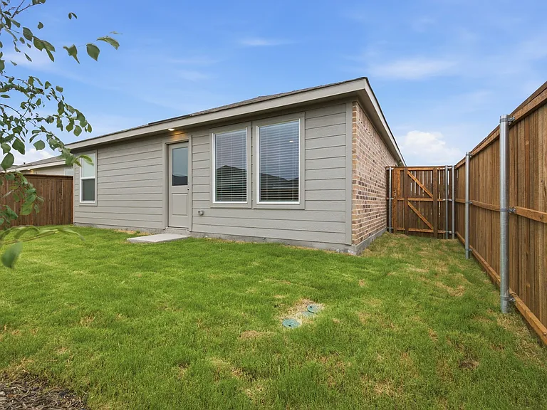 2141 Jesse James Ln — Photo 27