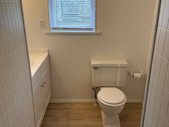4th image of 227 Eden Ave