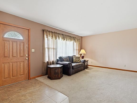 3rd image of 1606 Maplewood Dr NE