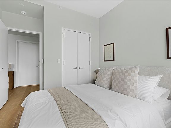 5th image of 644 E 14th St #1605