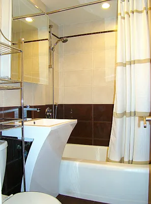 Sold by Universal Pro Realty Group | media 27