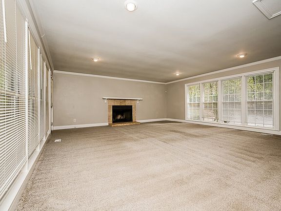 5th image of 395 Magmar Ln
