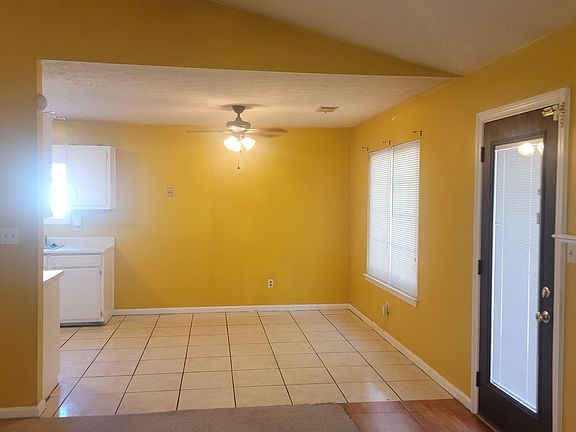 4th image of 445 Westside Dr