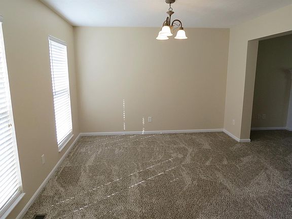 3rd image of 6376 Pembroke Dr