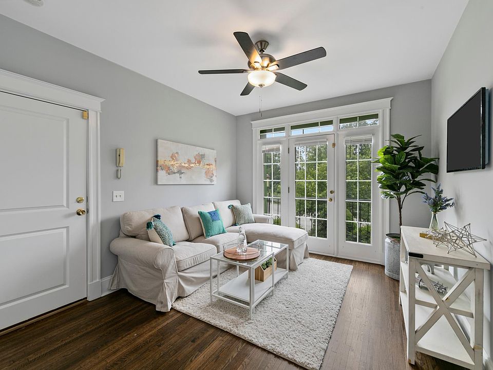 1st image of 5750 Pershing Ave APT 2E