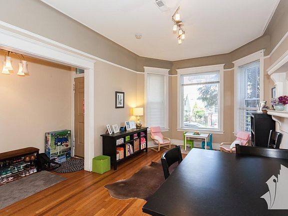 3rd image of 3811 N Wilton Ave #1727