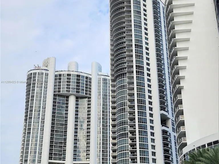 18201 Collins Ave #4305 — Photo 18