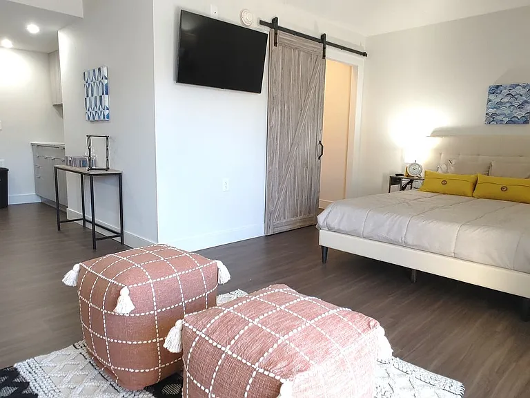 Center Square Apartments — Photo 18