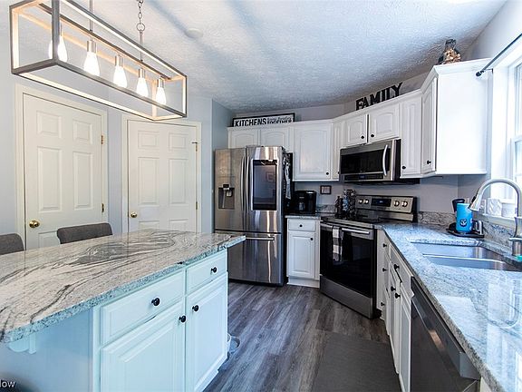 4th image of 5858 Churchill Way