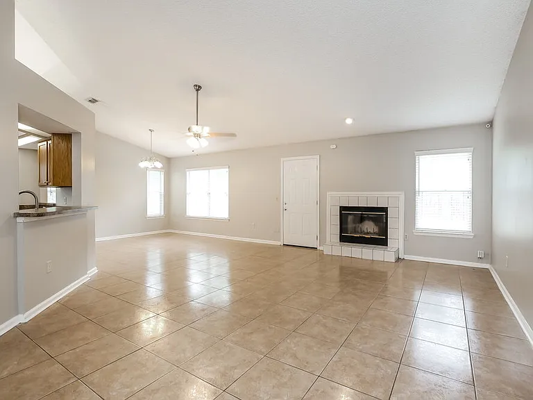 3379 Deerfield Pointe Dr — Photo 5
