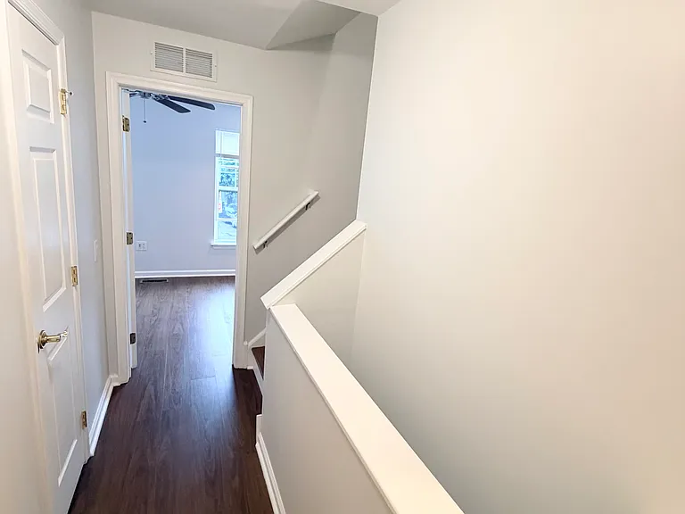 1318 Bainbridge St — Photo 12