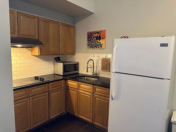 3rd image of 216 S 43rd St