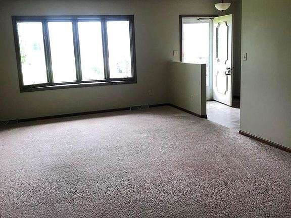3rd image of 650 W Daisy Pl