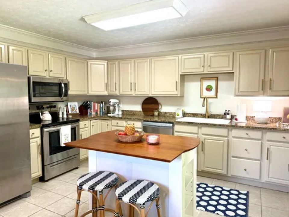 1st image of 211 Seagraves Dr #211