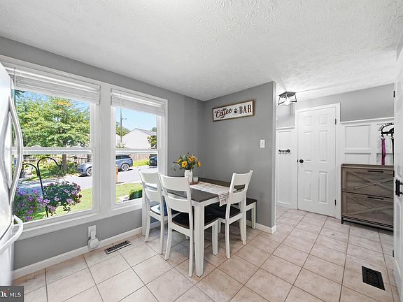 5th image of 7402 Tarfside Ln
