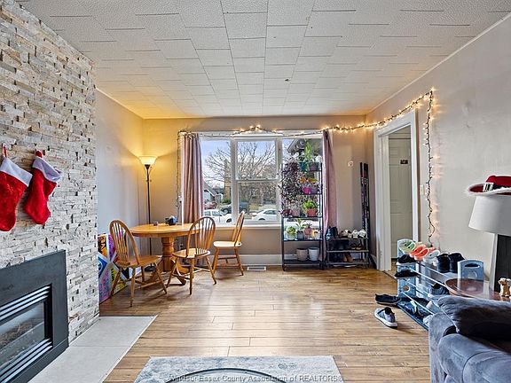 3rd image of 554 Askin Ave