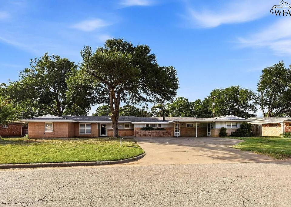 4202 Meadowbrook Dr