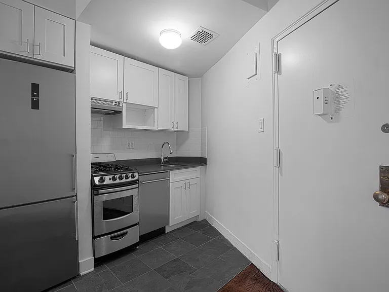 160 W 71st St #4U — Photo 6
