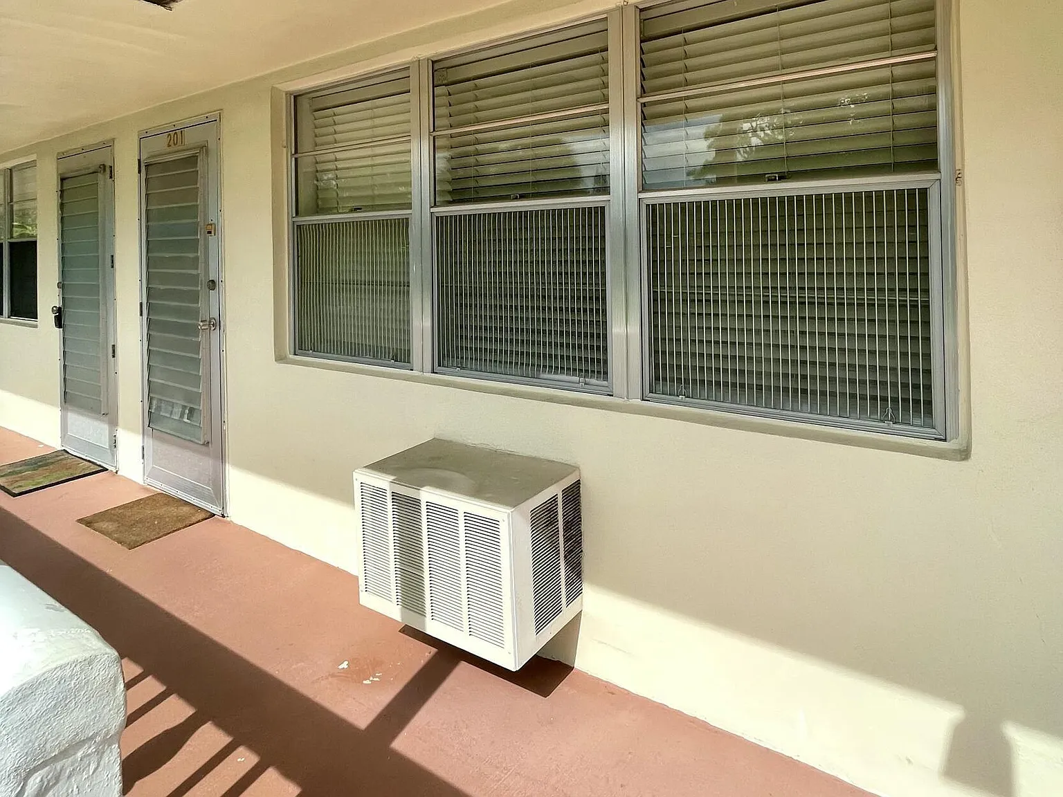 1 bed, 1.0 bath, 570 sqft, $1,250 — Photo 2