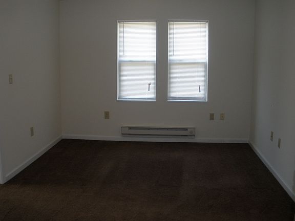 2nd image of 1549 W 117th St #Street4c