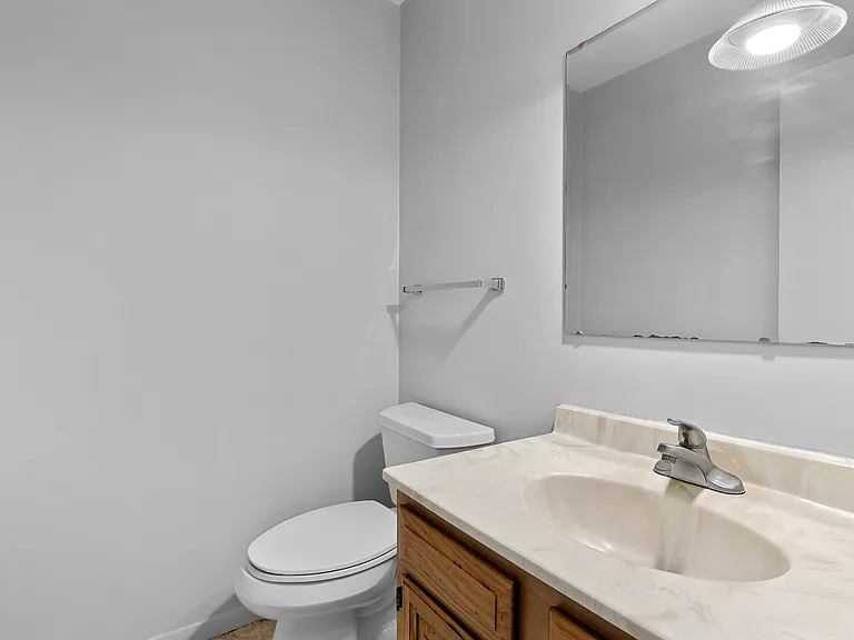 6205-6207 N Northmoor Ct — Photo 8