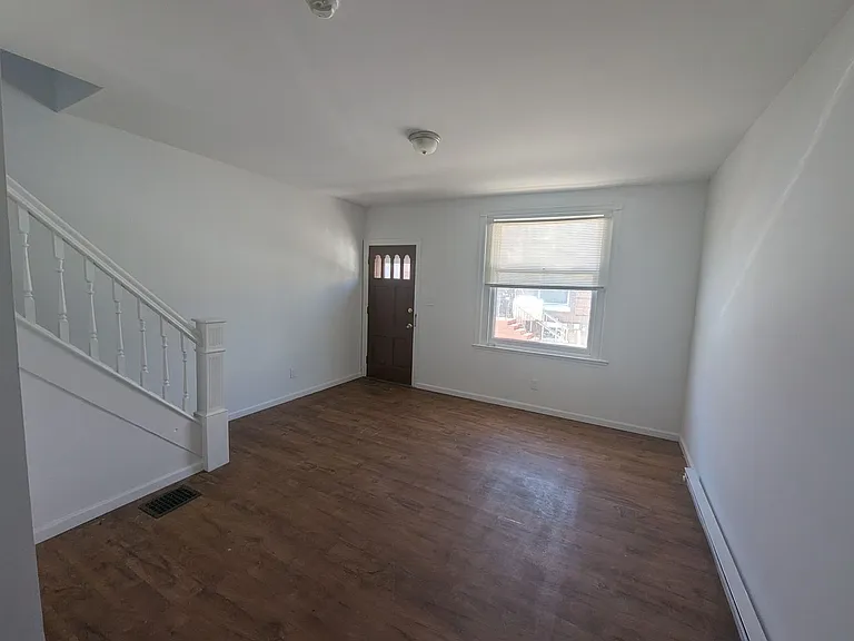 2214 Yelland St — Photo 8