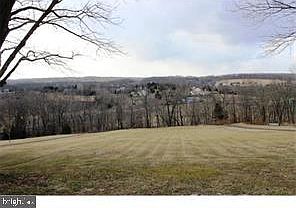 3rd image of 305 Green Hill Rd