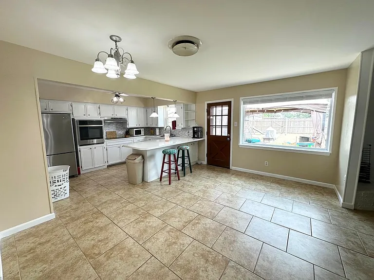 4710 Thomason Dr — Photo 4