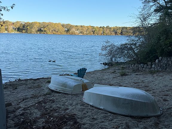 5th image of 14 Whitecaps Dr