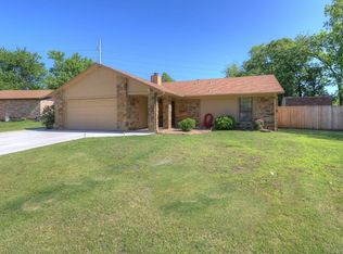 1006 W 18th St, Claremore, OK 74017
