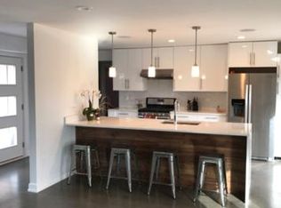 922 Forest Dr, Elgin, IL 60123