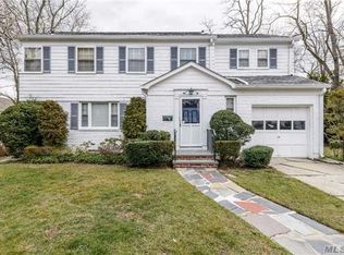 9 Warwick Rd, Great Neck, NY 11023