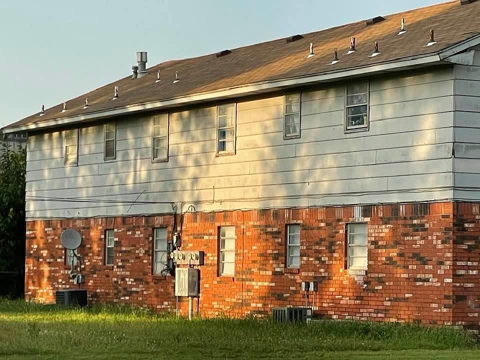 2nd image of 1312 N Davis St