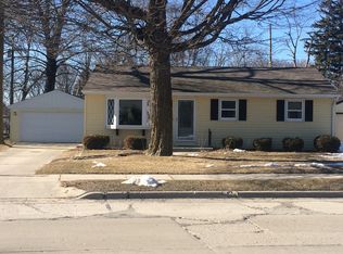 3824 Mac Arthur Dr, Manitowoc, WI 54220