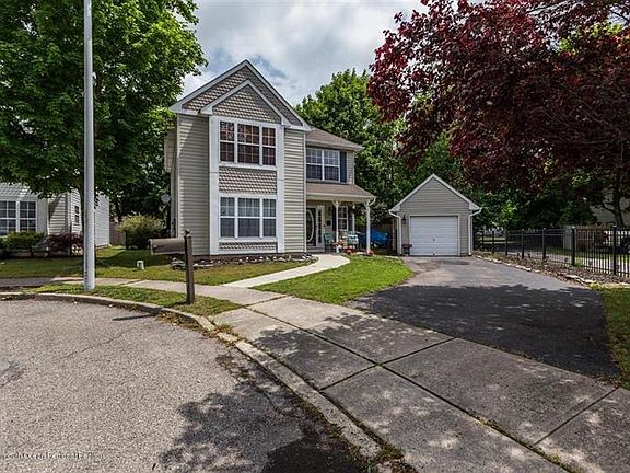 4th image of 101 Hamlet Ct