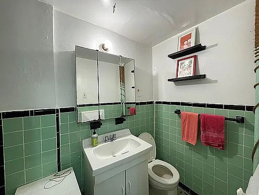 3rd image of 513 E 5th St APT 3D