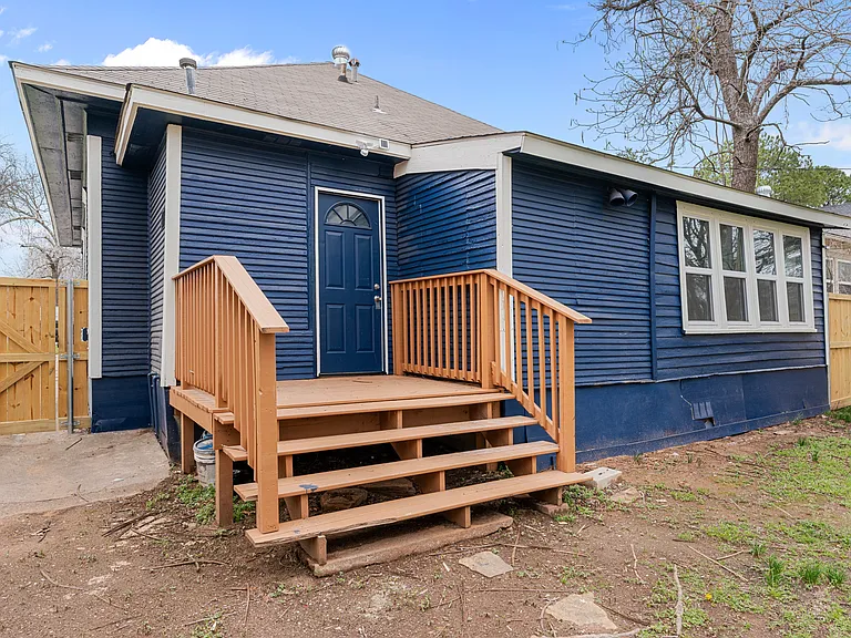 718 W Monterey St — Photo 35