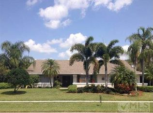 15875 Meadow Wood Dr, Wellington, FL 33414