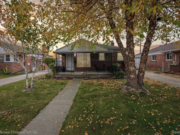 29610 Taylor St, Saint Clair Shores, MI 48082
