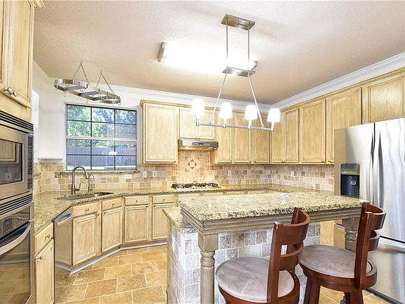 4th image of 7110 Odell Ave