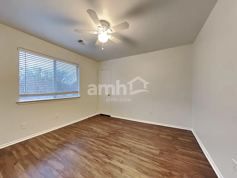 9749 Parkmere Dr — Photo 15
