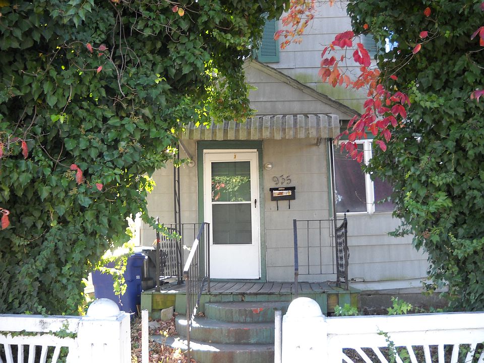2nd image of 935 Ivy Ave