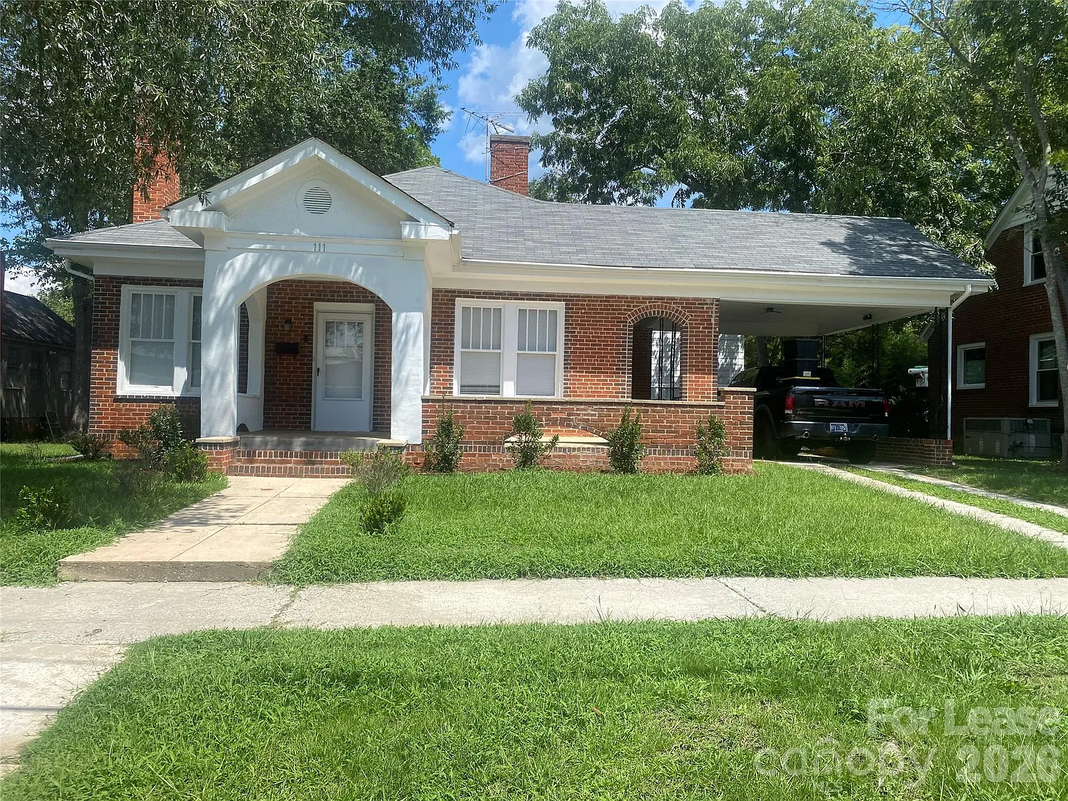 3 bed, 2.0 bath, 1932 sqft, $2,300 — Photo 1