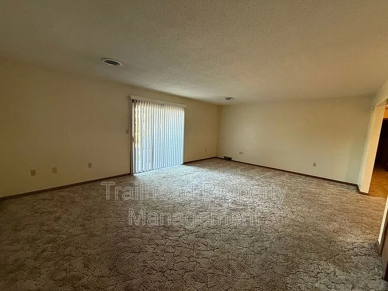 Studio, 1100 sqft, $1,200 — Photo 2