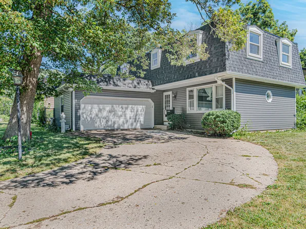 384 Tee Ln, Carpentersville, IL 60110