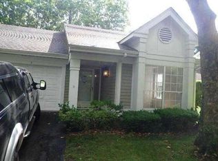 5 Glen Dr, Ridge, NY 11961