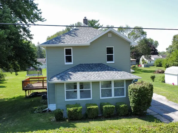 429 E Elm St, Watseka, IL 60970