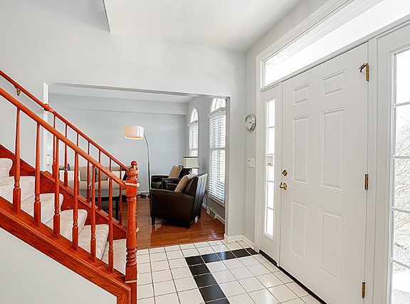 3rd image of 373 Aristocrat Dr