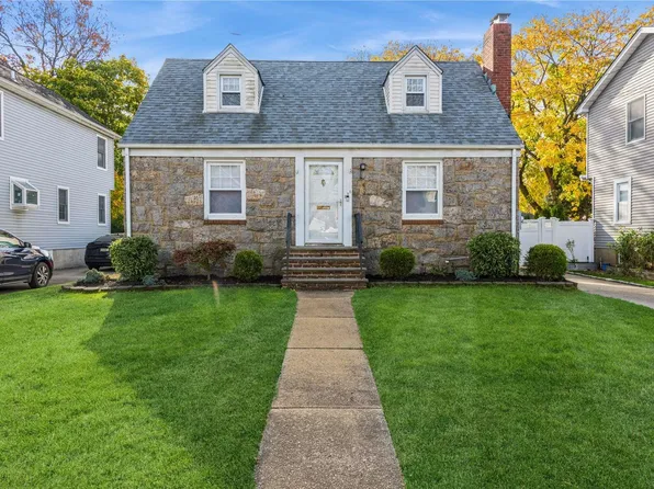 235 Thelma Avenue, Merrick, NY 11566